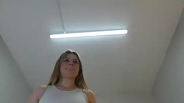 Emmaa_Blonde on StripChat 