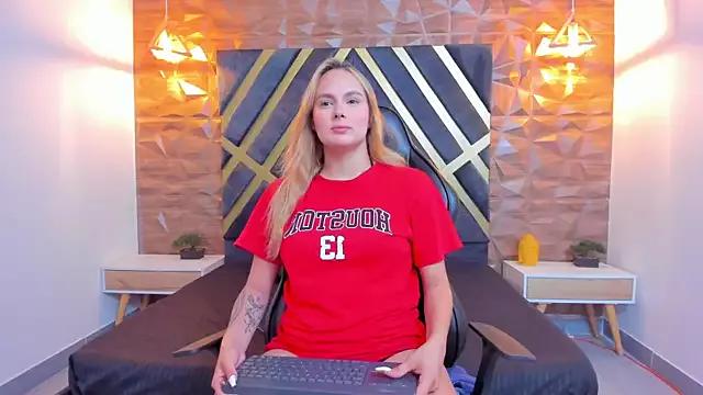 Emmaa_white_ on StripChat 