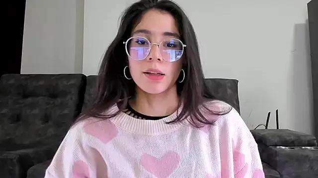 emmadiaz1 on StripChat 