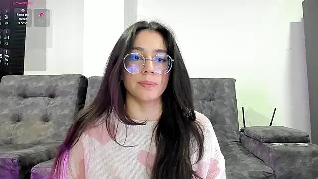 emmadiaz1 on StripChat 