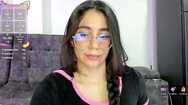 emmadiaz1 on StripChat 