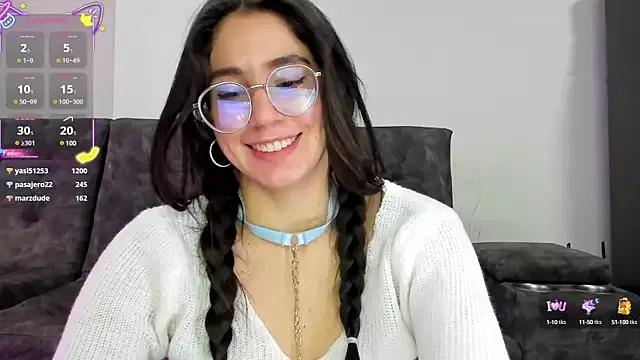 emmadiaz1 on StripChat 