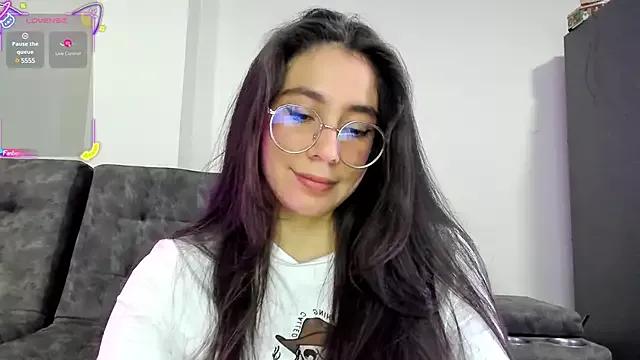 emmadiaz1 on StripChat 