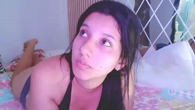 emmariders2 on StripChat 