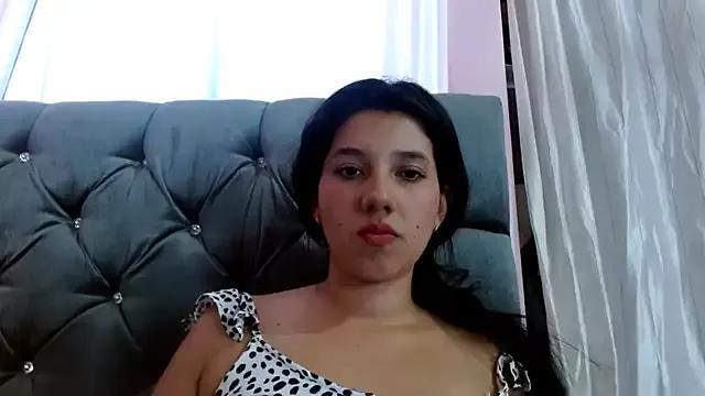emmariders2 on StripChat 