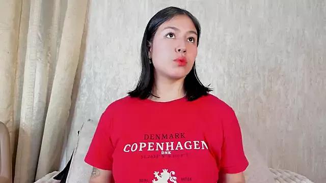 EmmaRossem on StripChat 