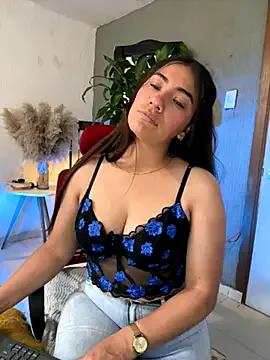 emmily_d on StripChat 
