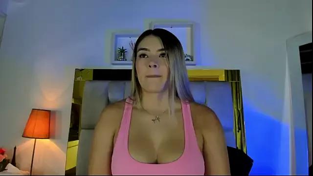 emmy_r on StripChat 