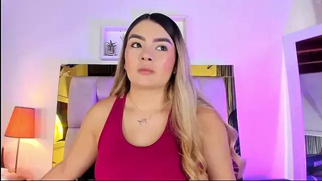 emmy_r on StripChat 