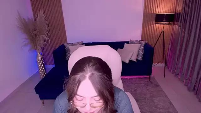 emmy_walker on StripChat 