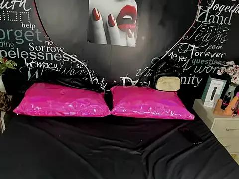 EmmySweett2 on StripChat 