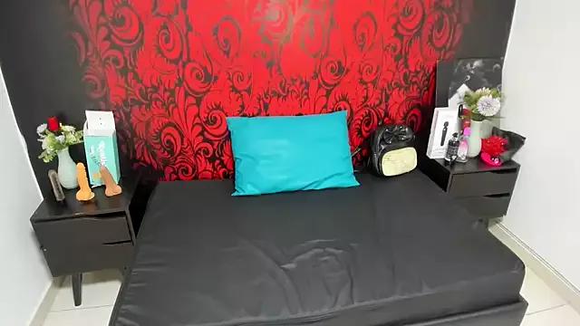 EmmySweett2 on StripChat 