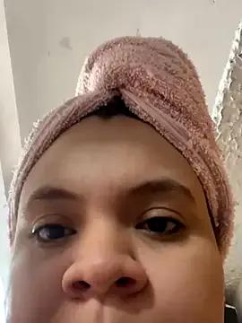 Esmeralda_69 on StripChat