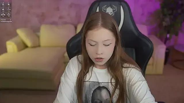 Esmie_Smile on StripChat