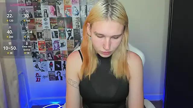 EvelinaLuu on StripChat 