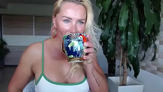 eyesangel22 on StripChat 