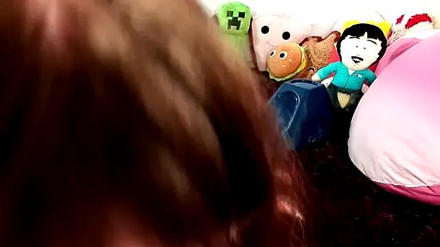 GamerGirlRoxyAndLee on StripChat