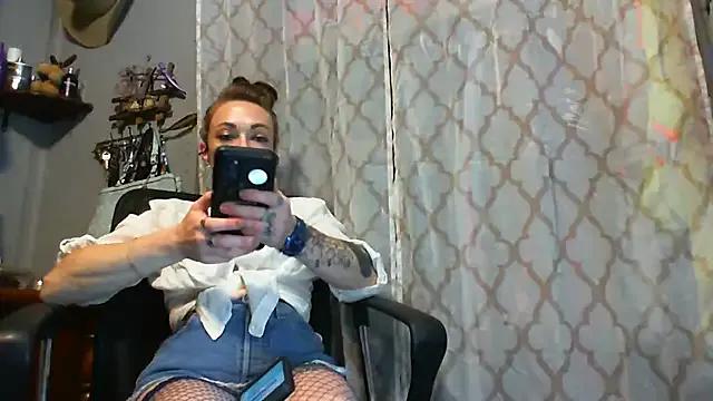 Genevieve143 on StripChat 