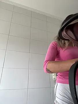 Gipoltergeist — Freechat on StripChat