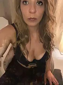 GoodWifeLillyy on StripChat 