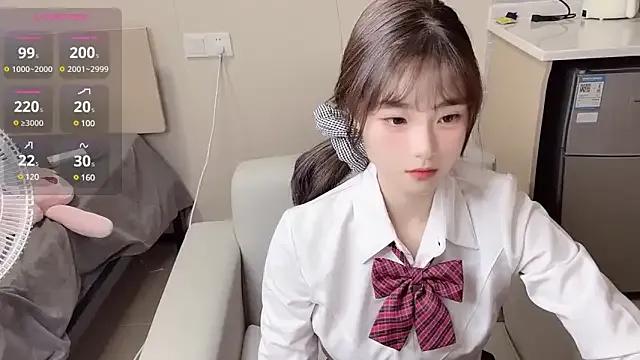 guoguo-77 on StripChat 