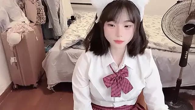 guoguo-77 on StripChat 