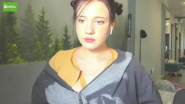 HanahW on StripChat 