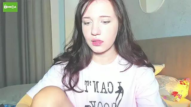 HanahW on StripChat 