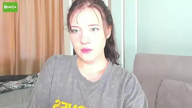 HanahW on StripChat 