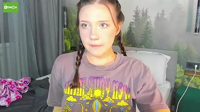 HanahW on StripChat 