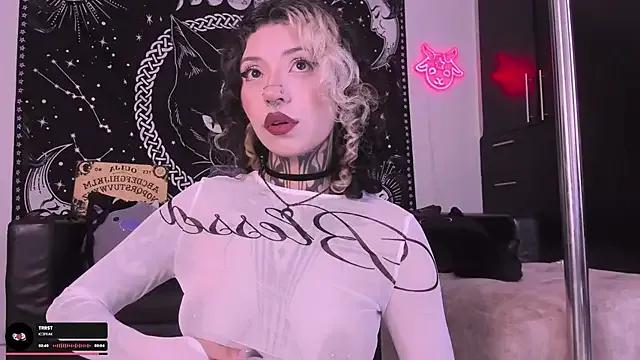 hazellwitch on StripChat