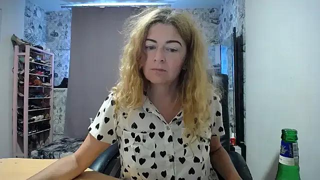 Helen1974 on StripChat