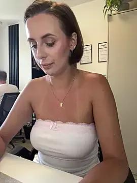 Hii_Lolla on StripChat 