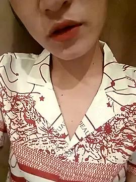 hilary_sexy on StripChat