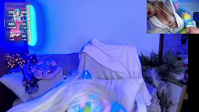 HollyDominic on StripChat 