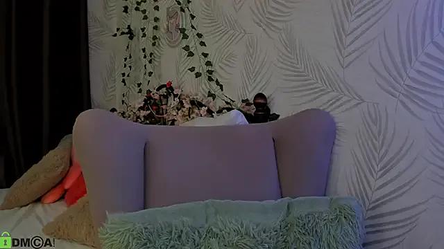 Holy_Silvia on StripChat
