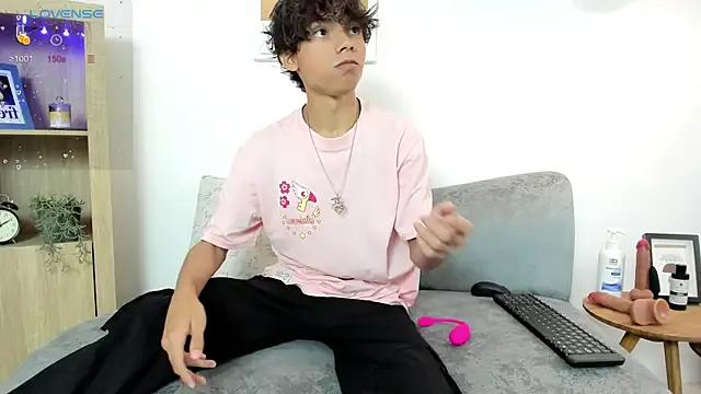 Honeymoon_sariel on StripChat