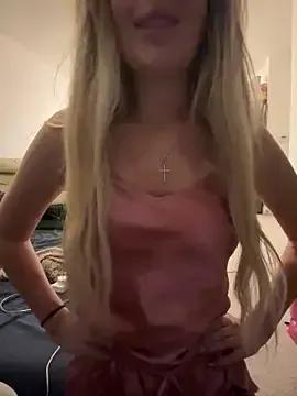 IceEyesUK on StripChat 