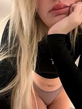 IceEyesUK on StripChat 