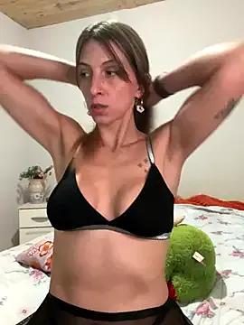 Irisdollhot on StripChat 
