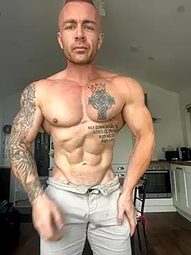 irishdaddyxxl on StripChat 