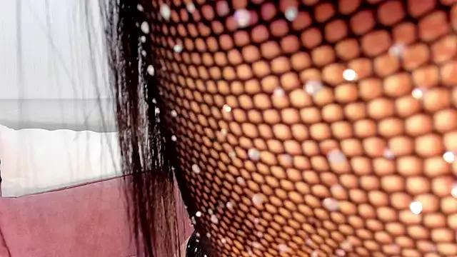 Isaa_Queen on StripChat 