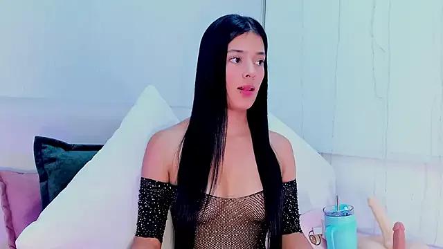 Isaa_Queen on StripChat 