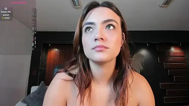 IsabellaaJoness on StripChat