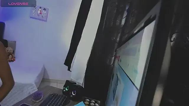 issa_kitty on StripChat 
