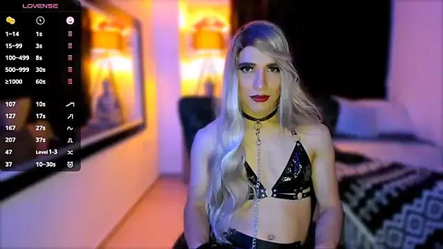 Issabella_Davinci on StripChat 