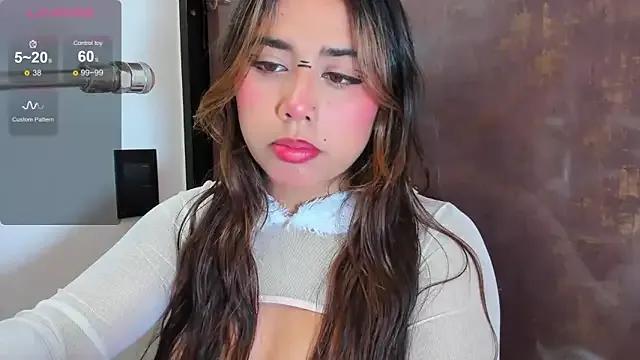 issie_cute on StripChat 