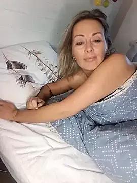 Jade_Emeraud — Je me doigte la chatte