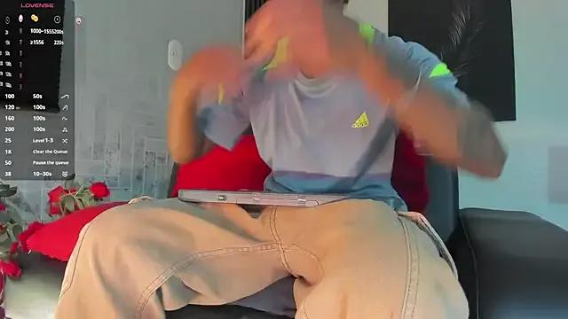 JhonyMiller_ on StripChat