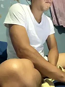 JoseShots69 on StripChat